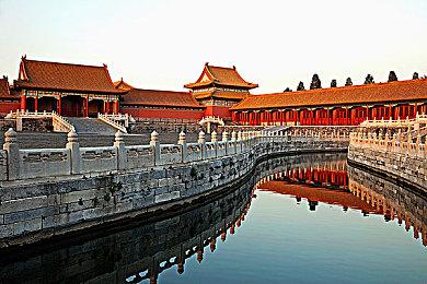 《艾尔登法环》新中文演示 展示中小型地下迷宫